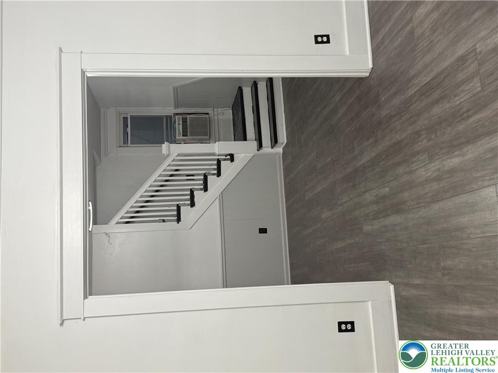 2014 West Green Street Property Photo 4