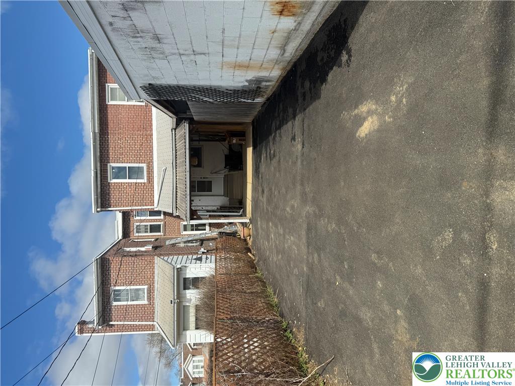 2014 West Green Street Property Photo 13