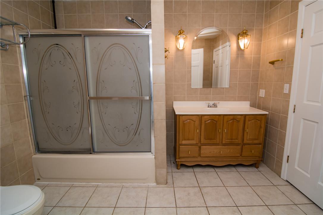 215 Franklin Street Property Photo 18