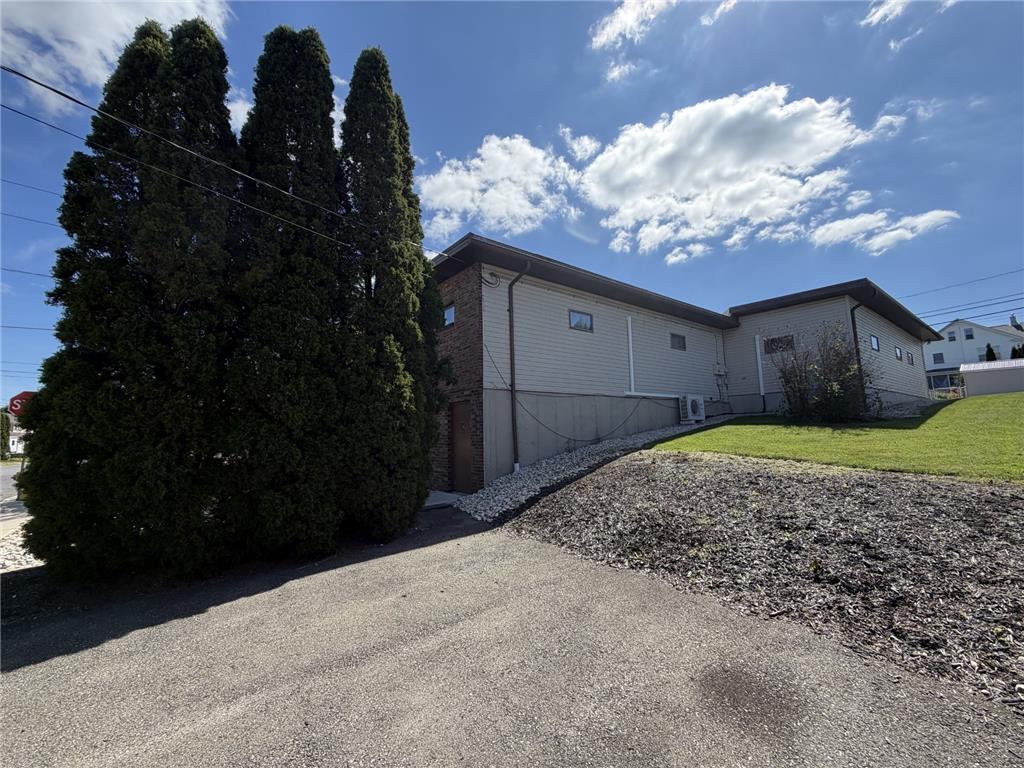 350 North Pine Street Property Photo 4