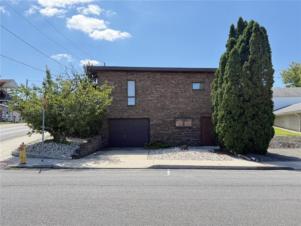 350 North Pine Street Property Photo 5