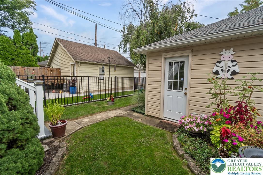 1216 Lorain Avenue Property Photo 23