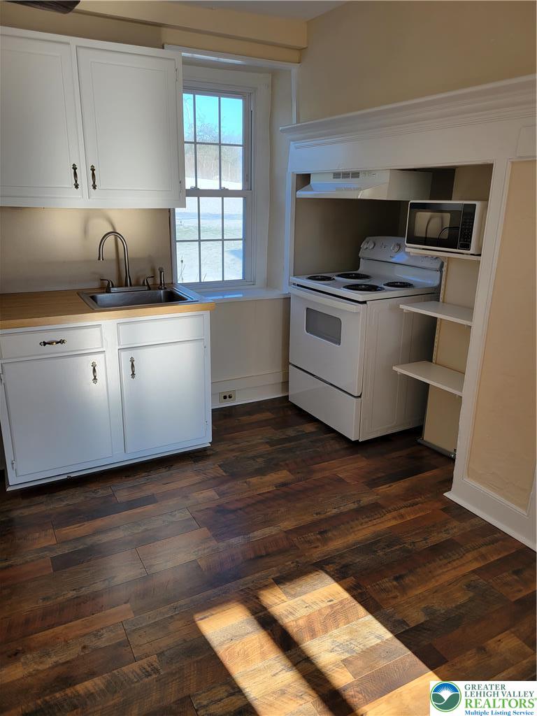 8043 Yeakel Road Property Photo 2