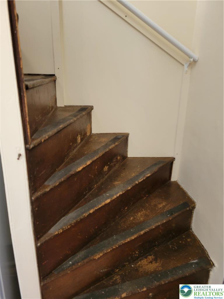 8043 Yeakel Road Property Photo 8