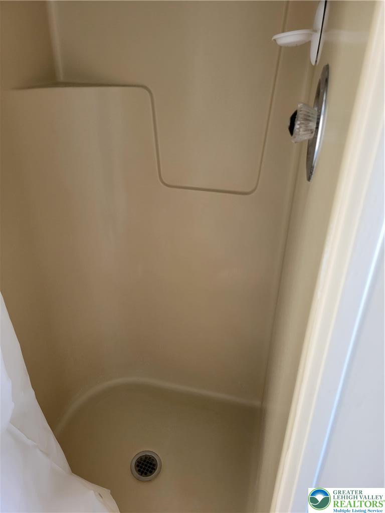 8043 Yeakel Road Property Photo 10