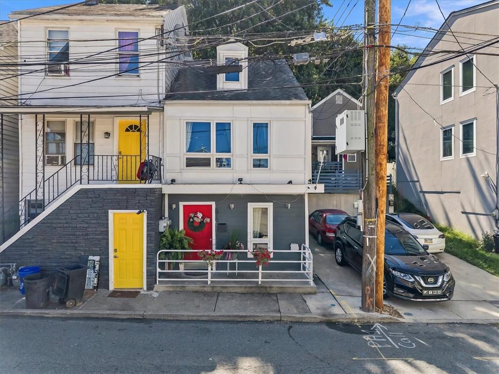 676 Pine Street Property Photo 1
