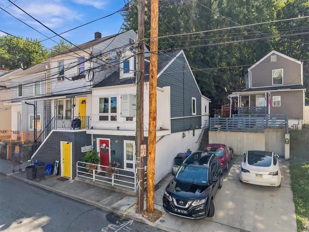 676 Pine Street Property Photo 2