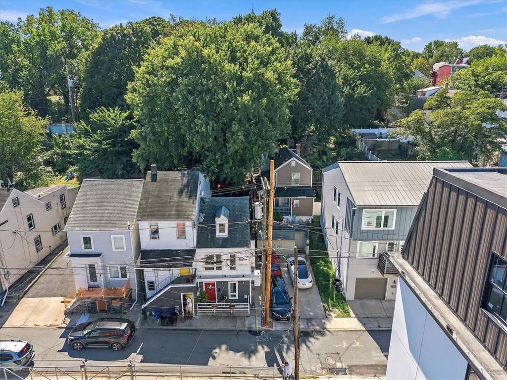 676 Pine Street Property Photo 3