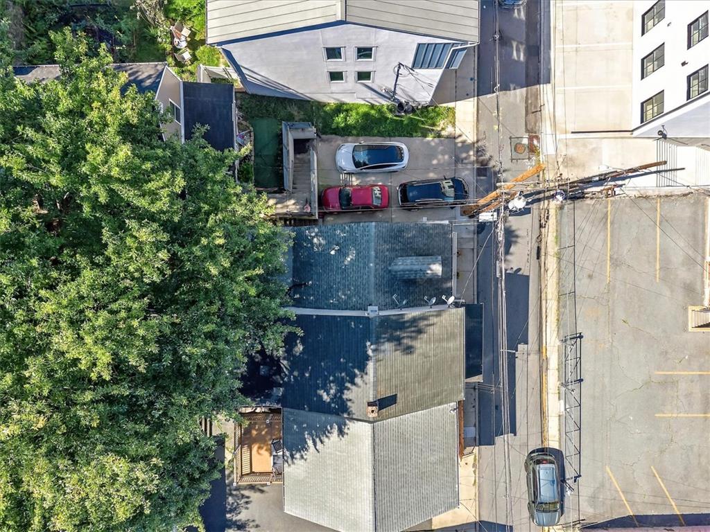 676 Pine Street Property Photo 4