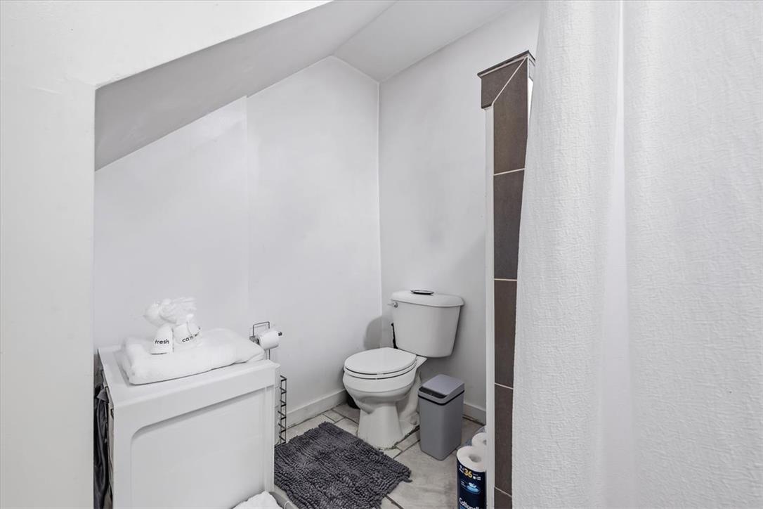 676 Pine Street Property Photo 10