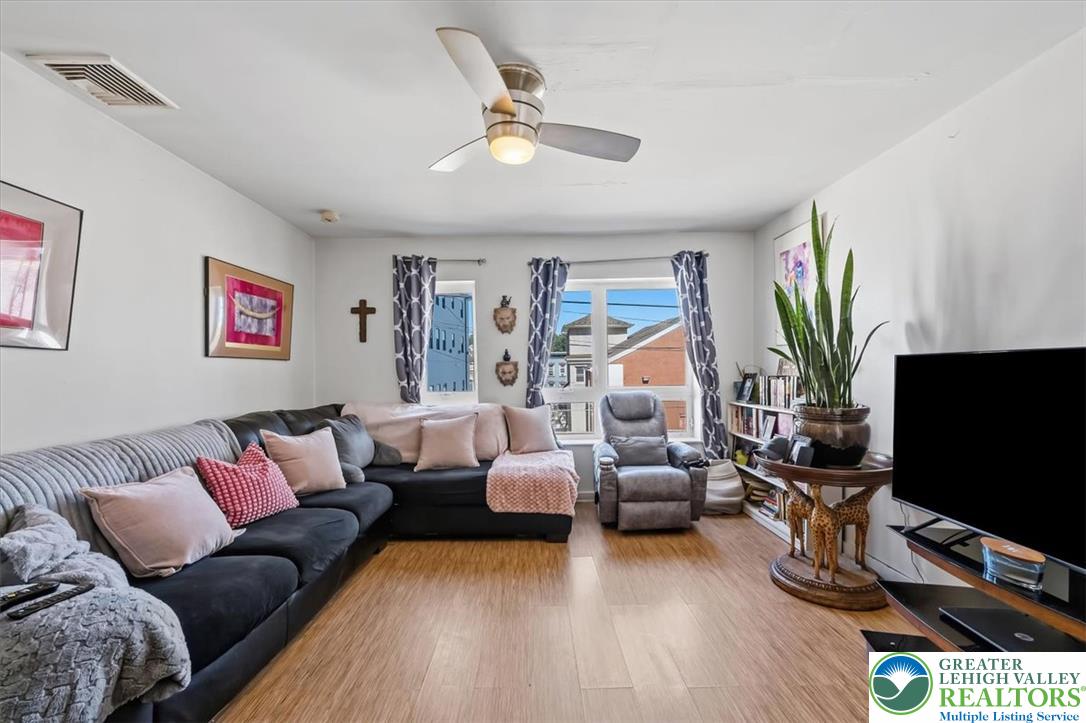 676 Pine Street Property Photo 13