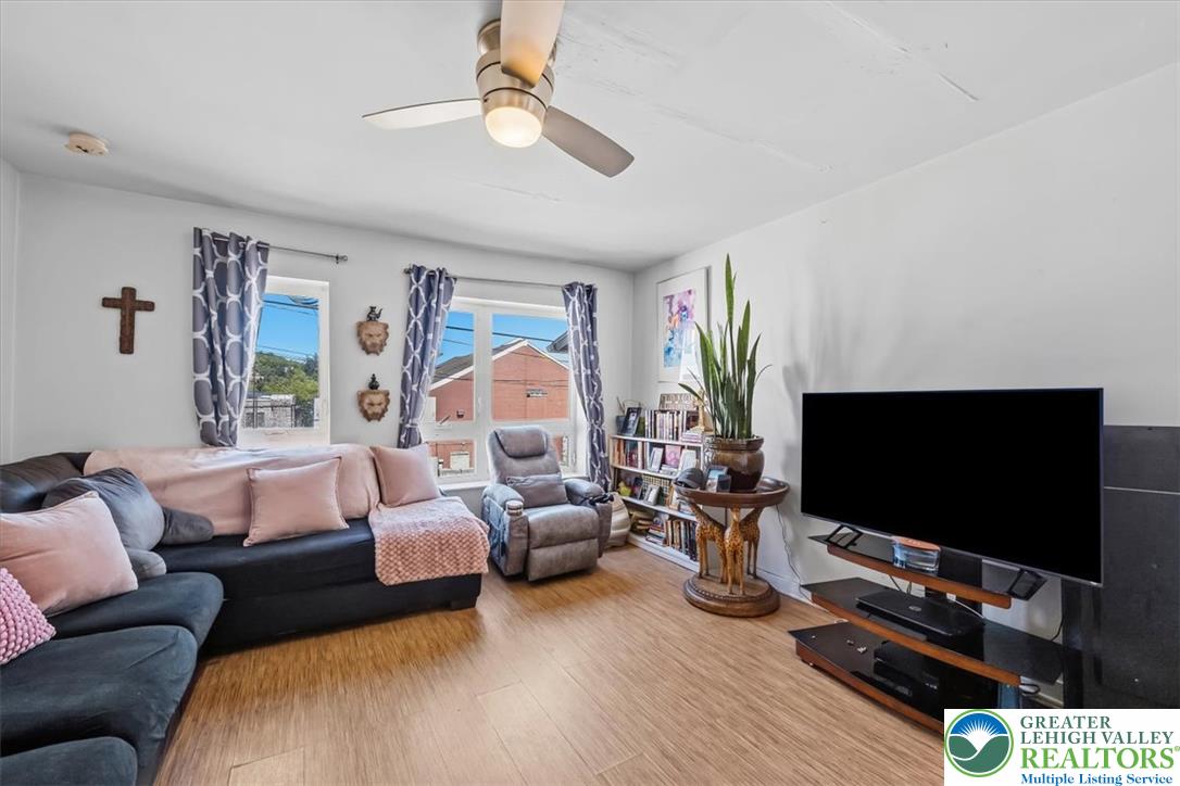 676 Pine Street Property Photo 14