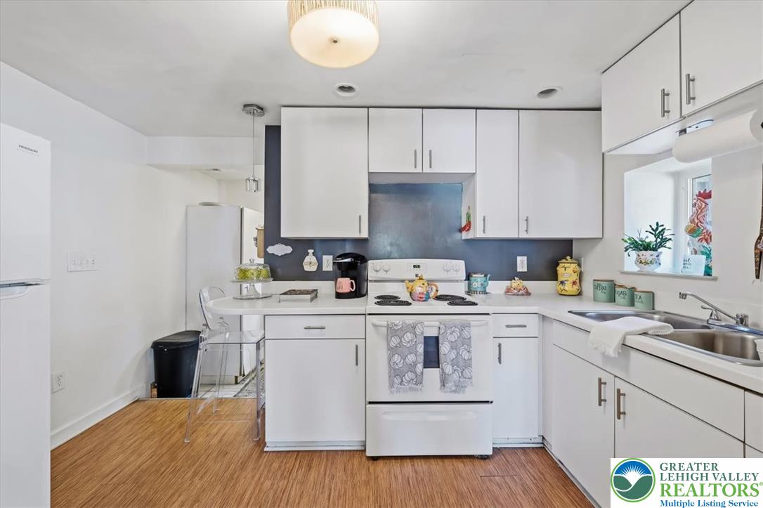 676 Pine Street Property Photo 21