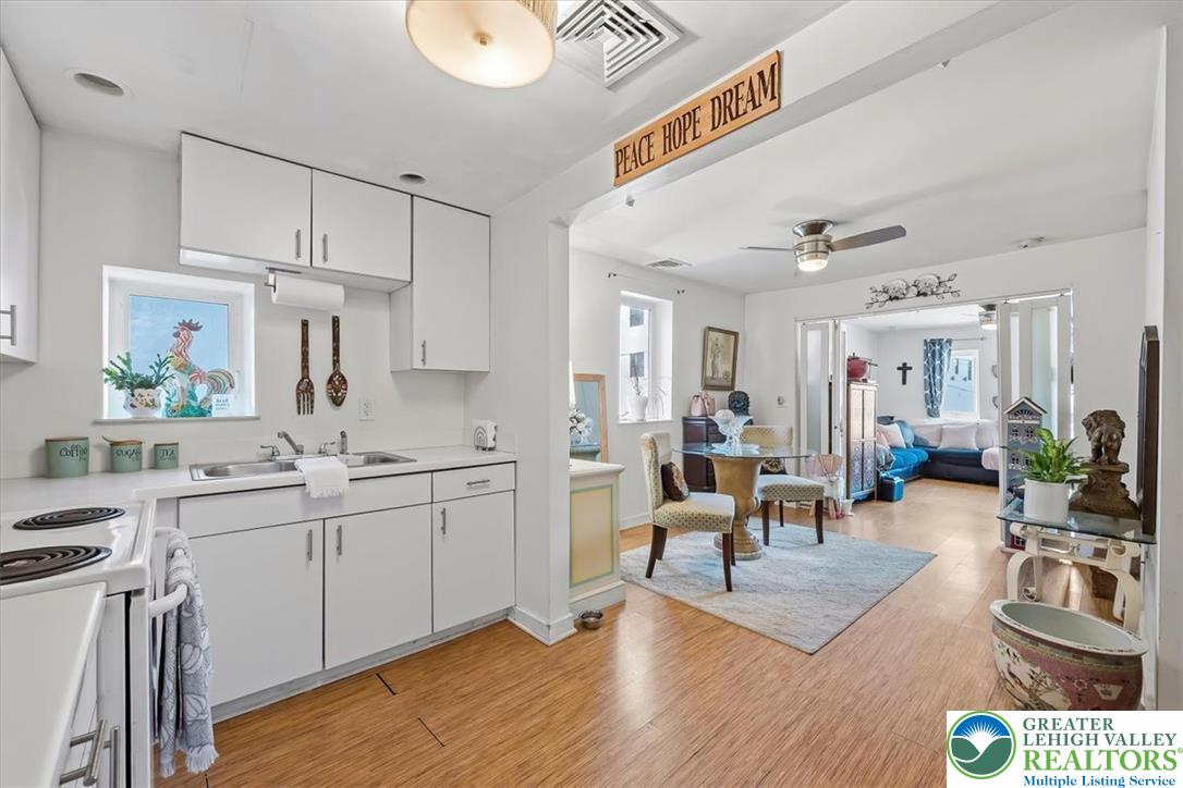 676 Pine Street Property Photo 24