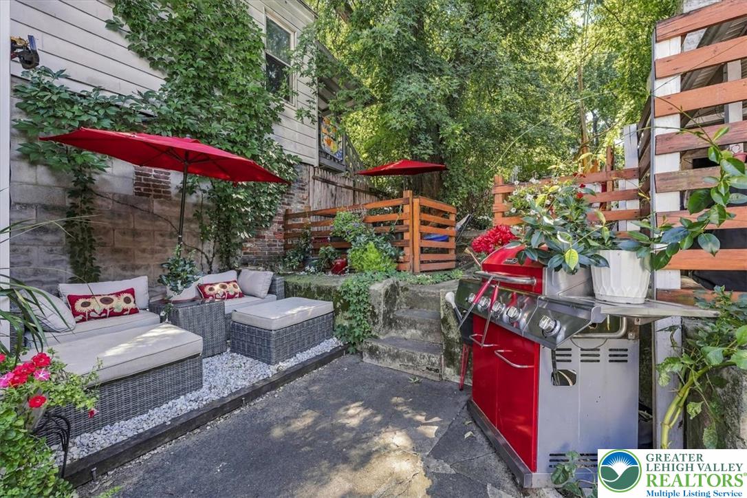 676 Pine Street Property Photo 25