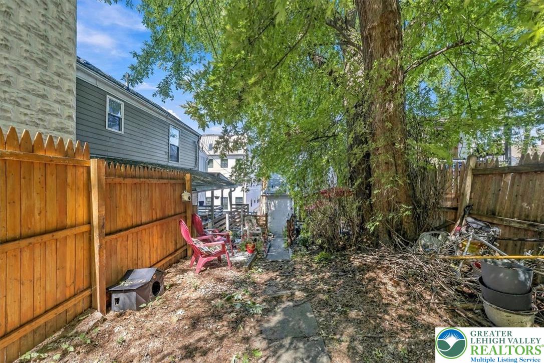 676 Pine Street Property Photo 31