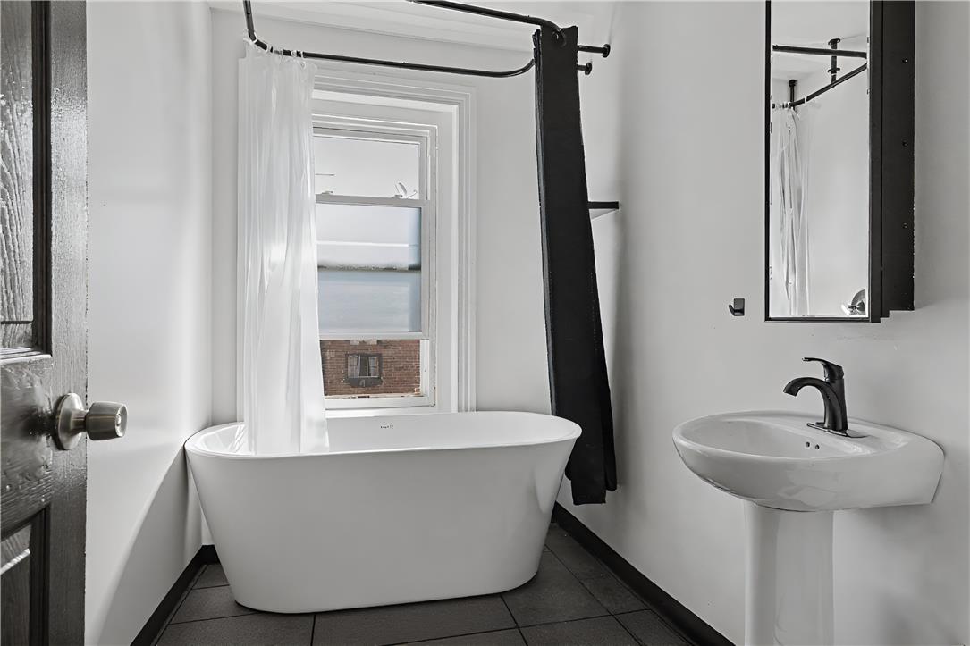 29 Warren Street Property Photo 6