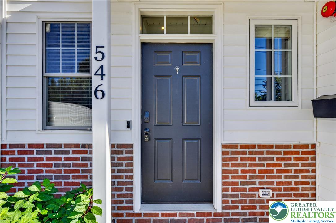 546 North Street Property Photo 4