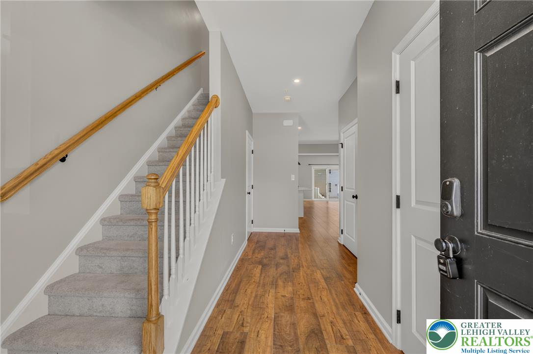 546 North Street Property Photo 5