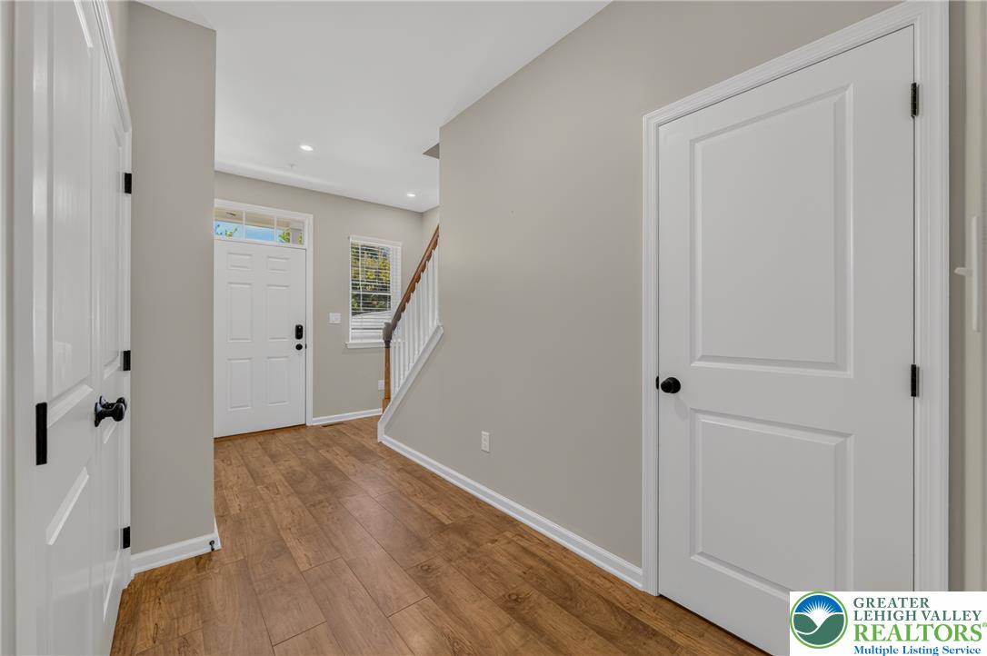 546 North Street Property Photo 6
