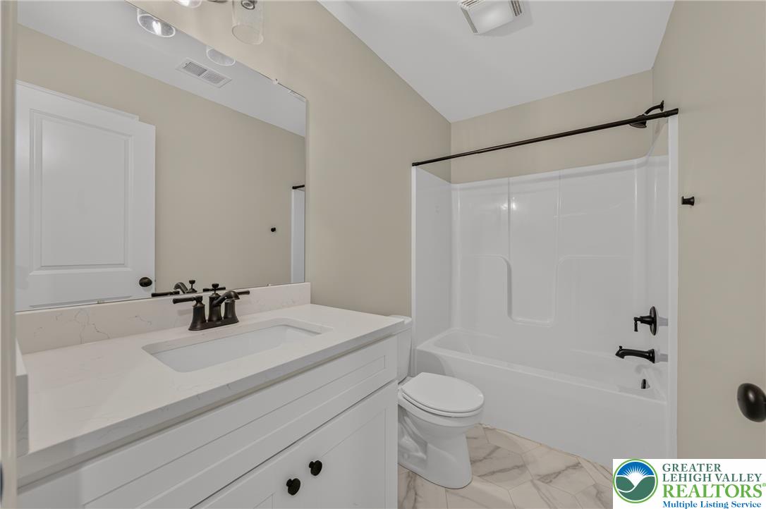 546 North Street Property Photo 21