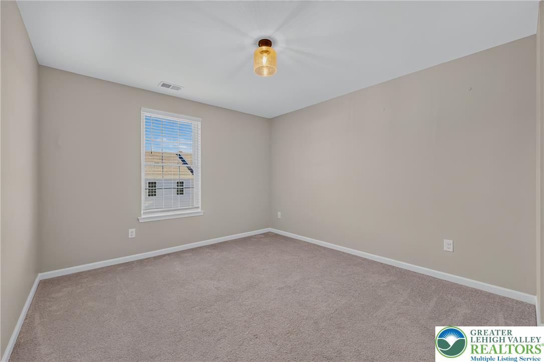 546 North Street Property Photo 23