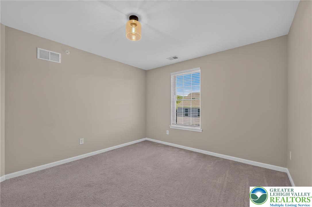 546 North Street Property Photo 25