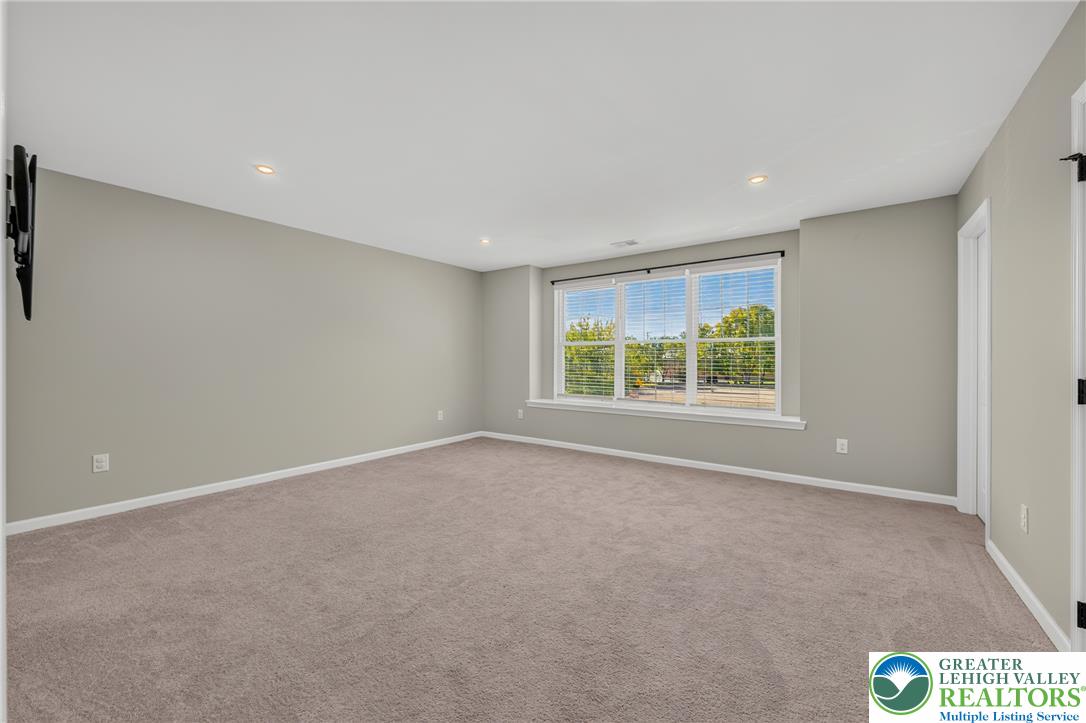 546 North Street Property Photo 26