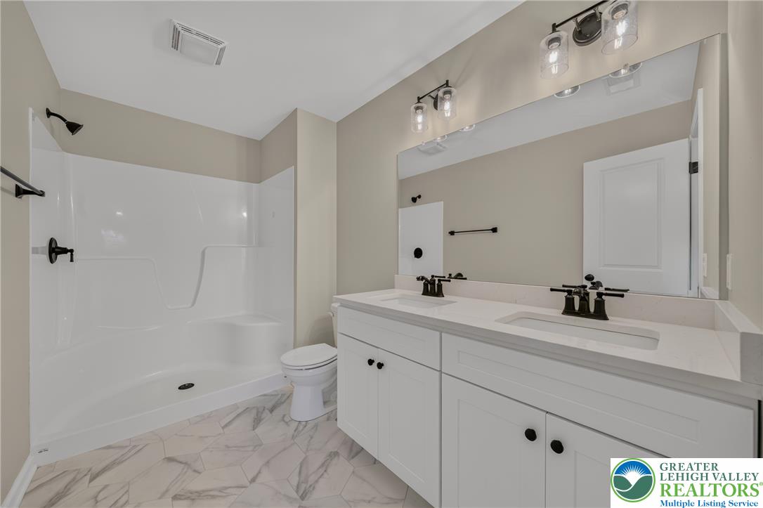 546 North Street Property Photo 29