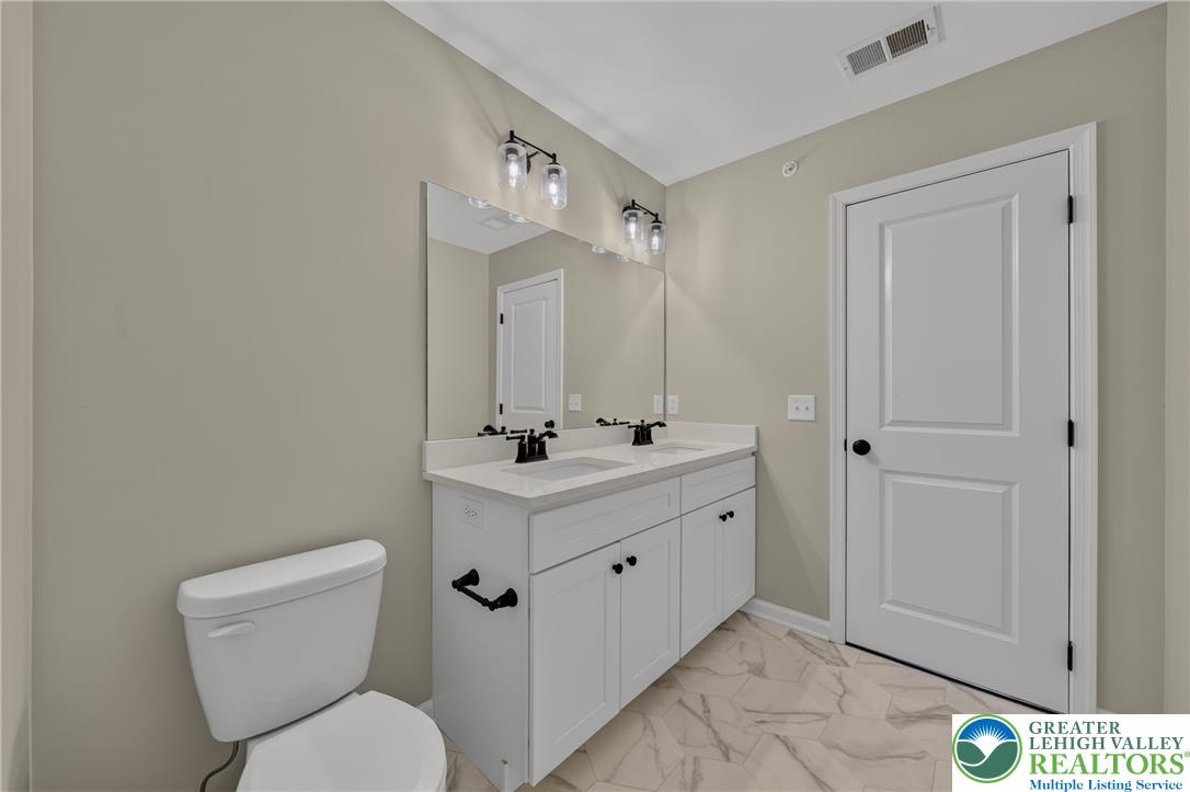 546 North Street Property Photo 30