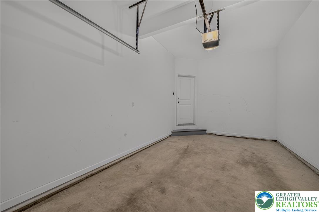 546 North Street Property Photo 32