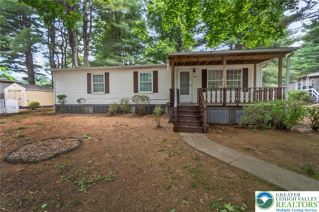 1010 Spruce Lane Property Photo 1
