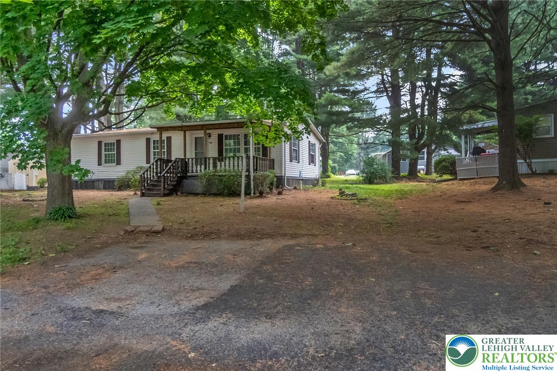1010 Spruce Lane Property Photo 2