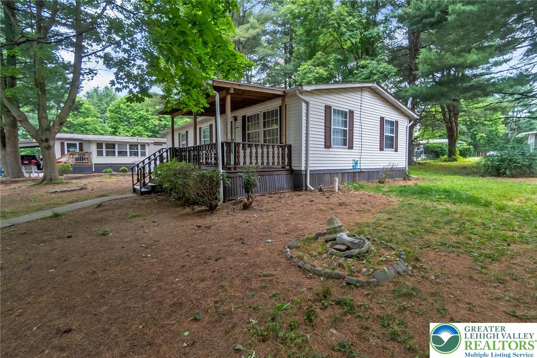 1010 Spruce Lane Property Photo 6