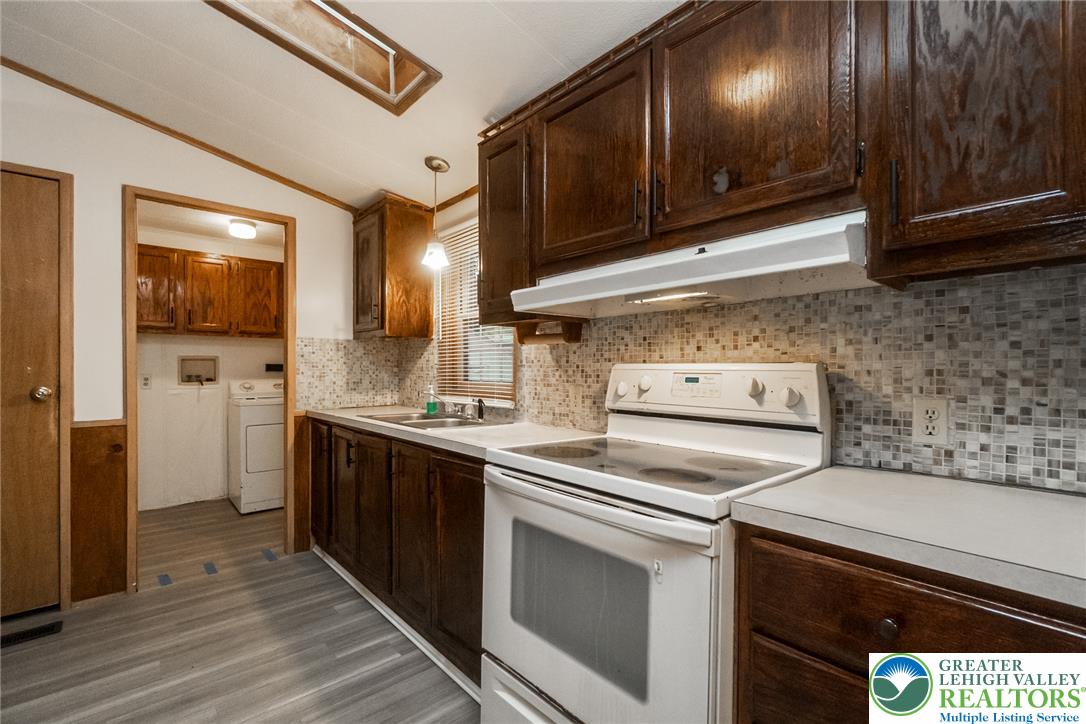 1010 Spruce Lane Property Photo 7