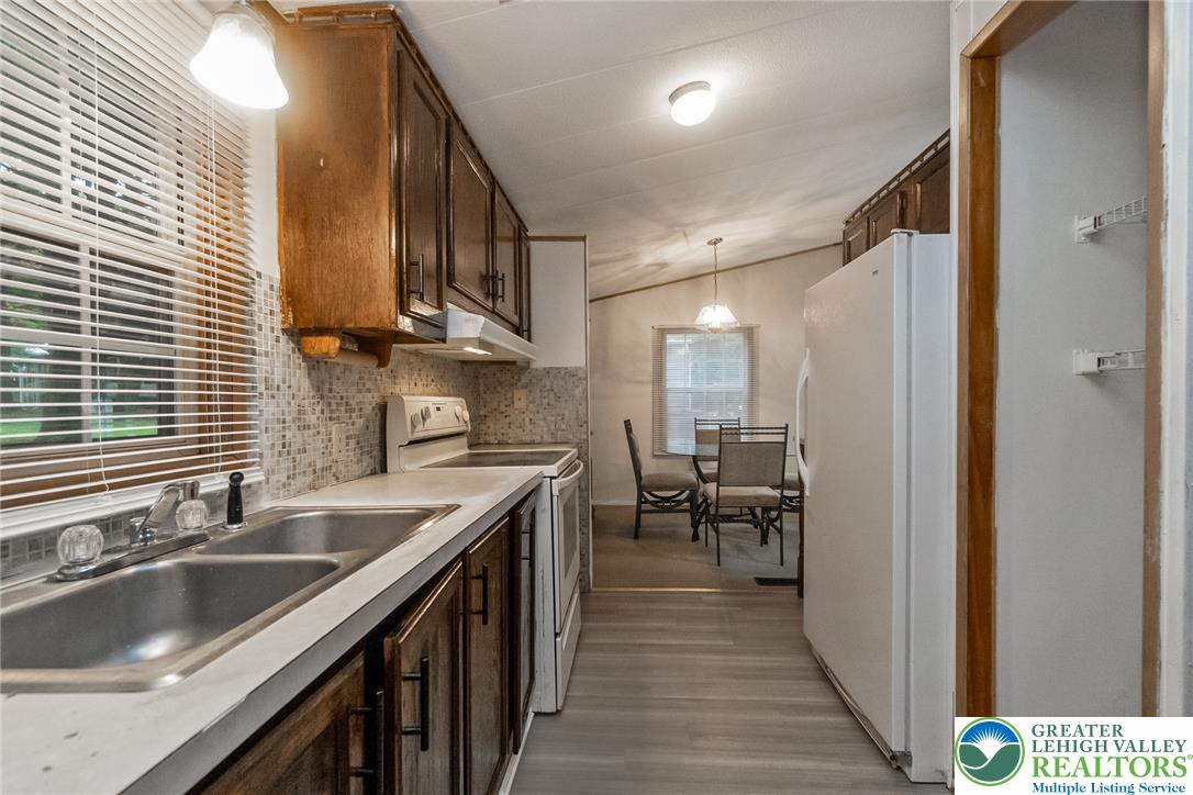 1010 Spruce Lane Property Photo 8