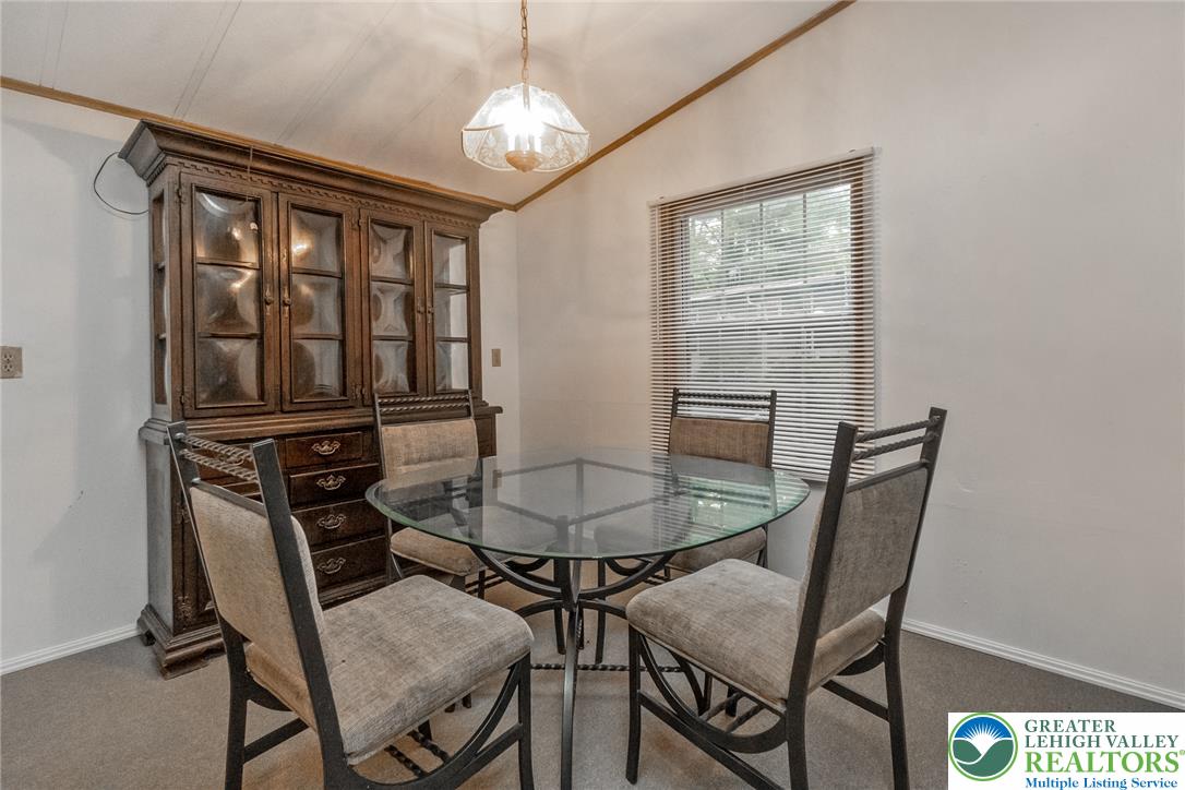 1010 Spruce Lane Property Photo 10