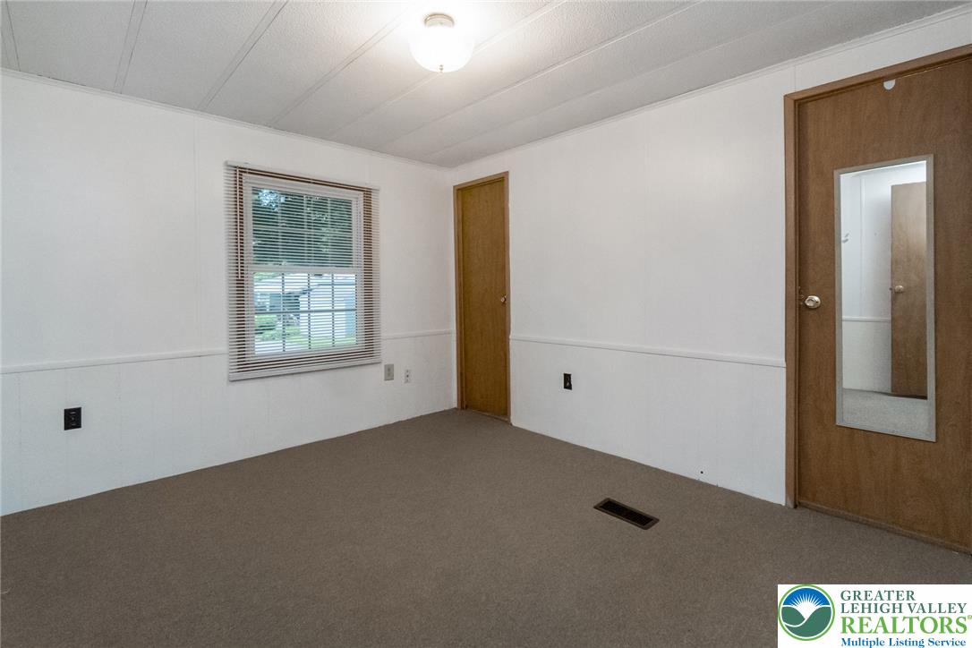 1010 Spruce Lane Property Photo 17