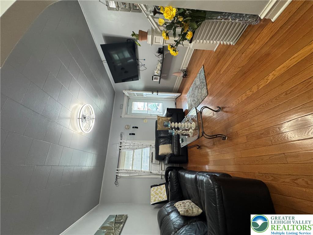 730 8th Street Property Photo 4
