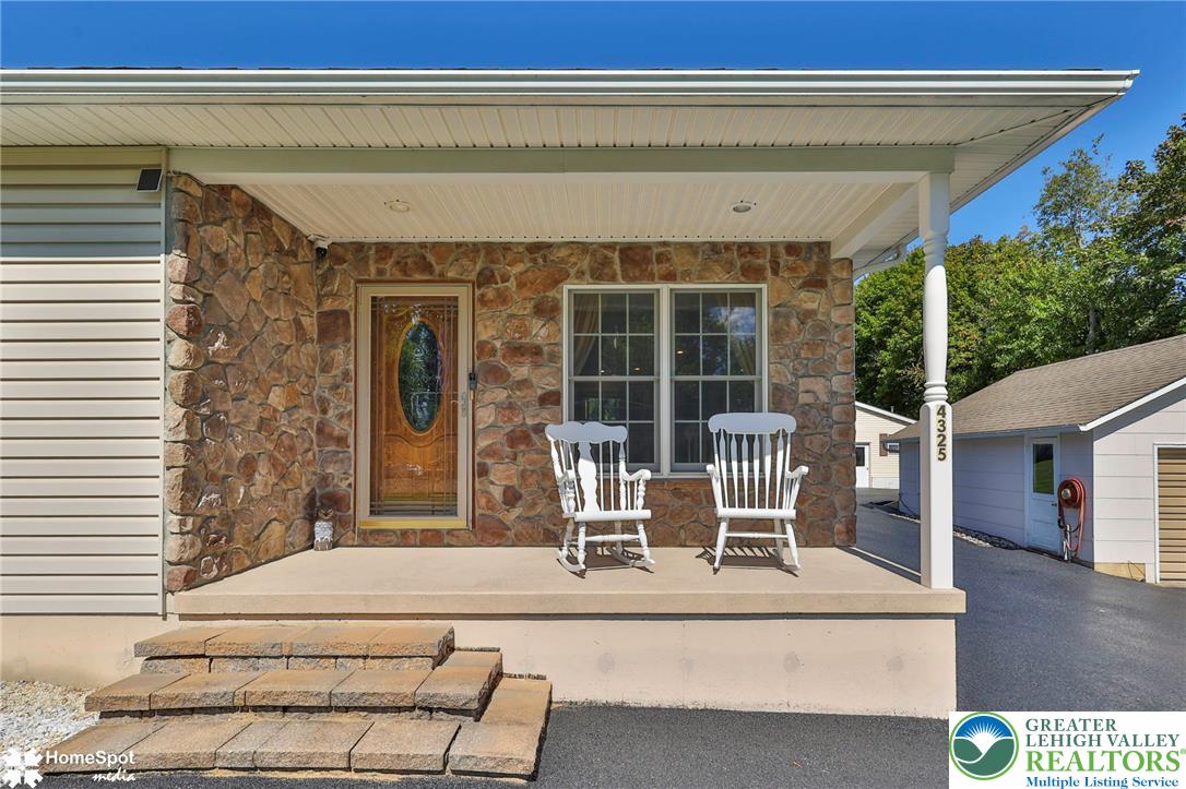 4325 Levans Road Property Photo 3