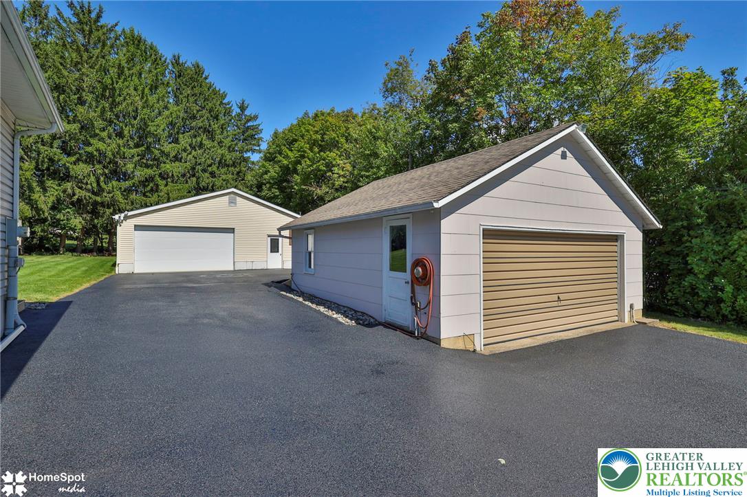 4325 Levans Road Property Photo 4