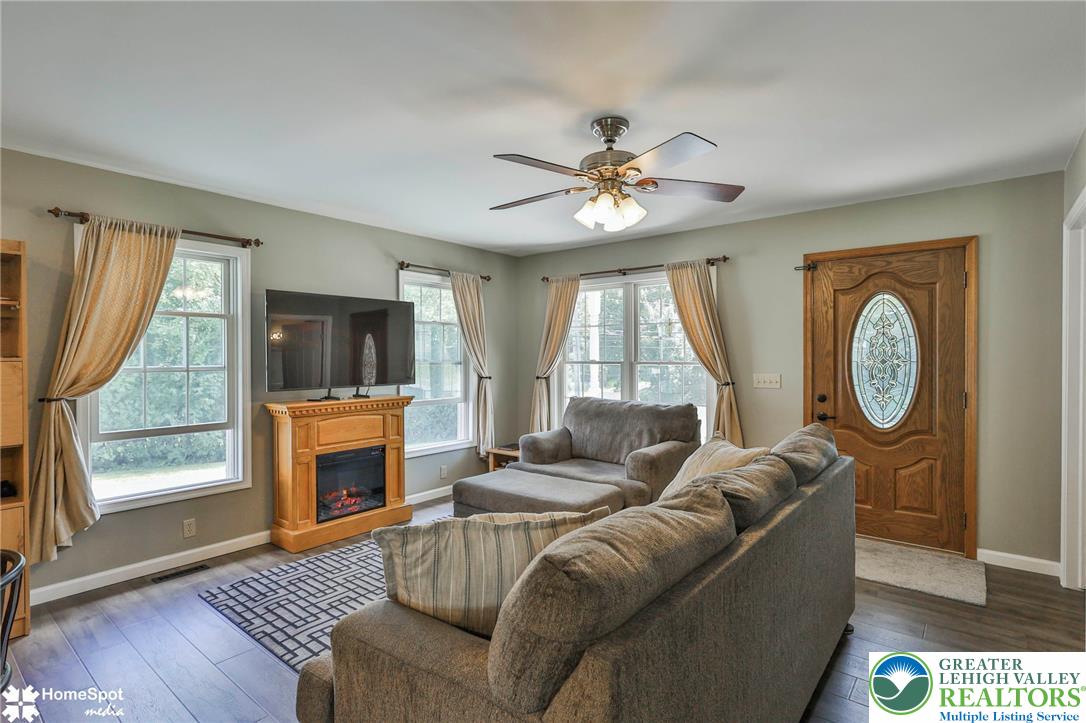 4325 Levans Road Property Photo 5