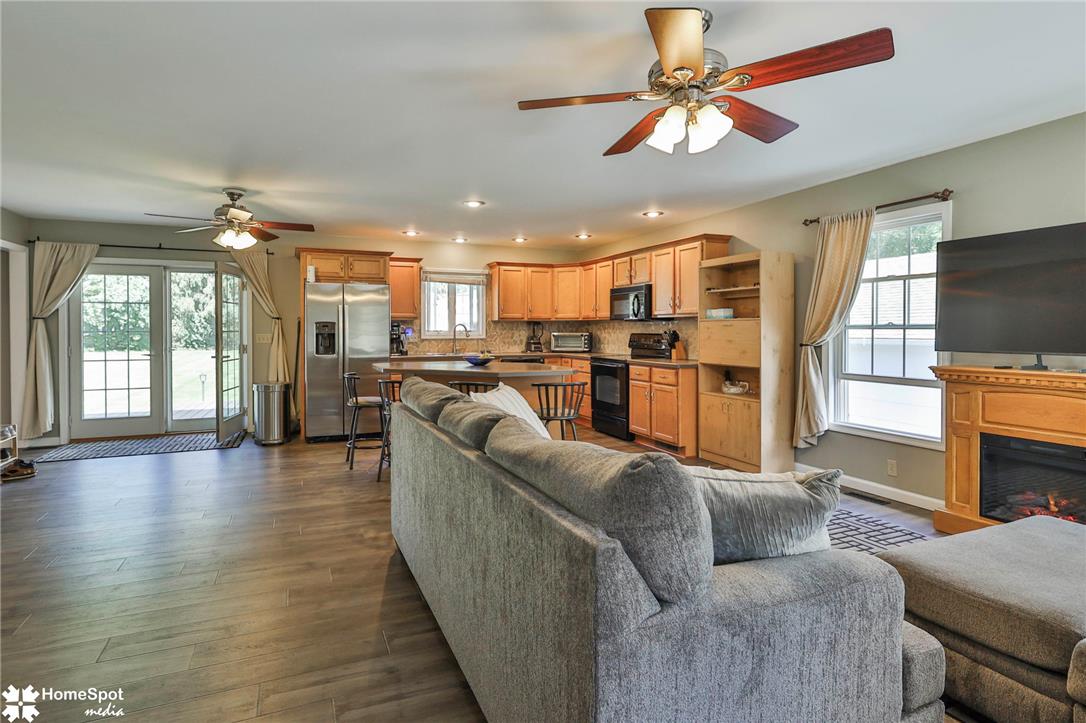 4325 Levans Road Property Photo 6