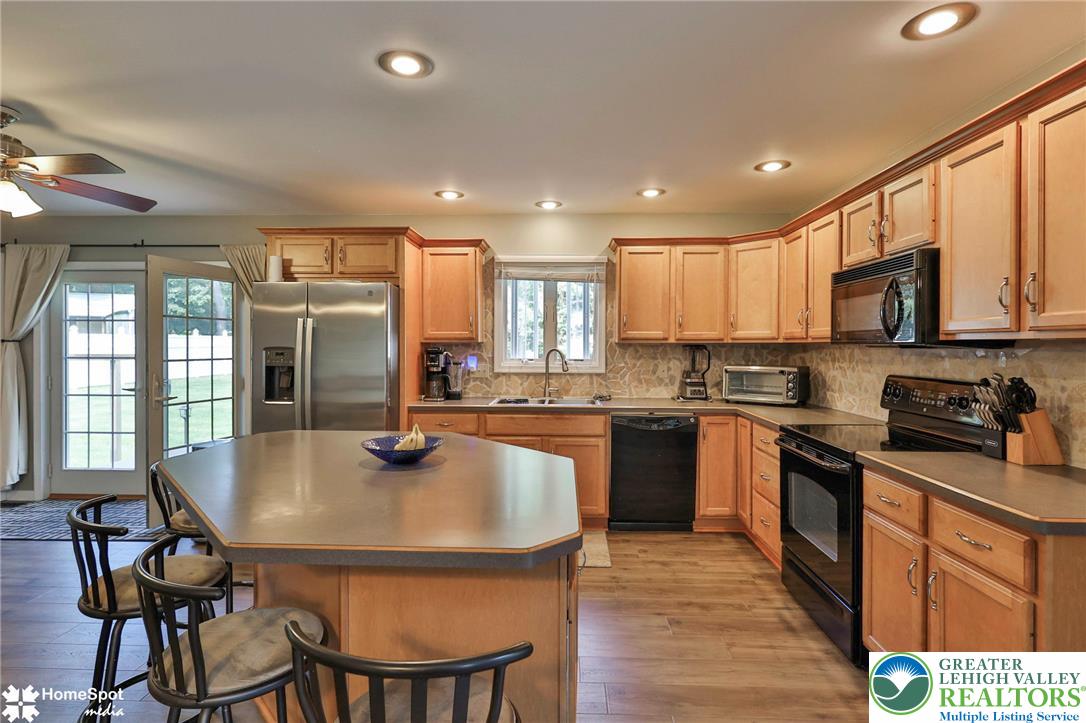 4325 Levans Road Property Photo 9