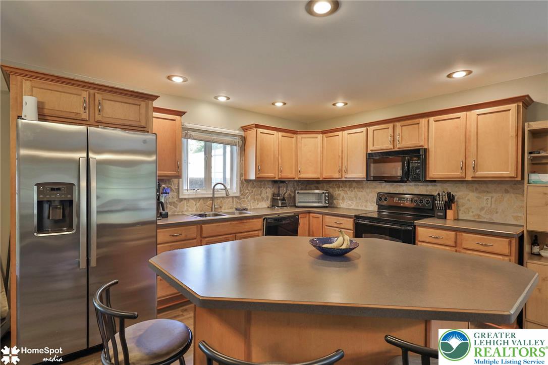 4325 Levans Road Property Photo 10
