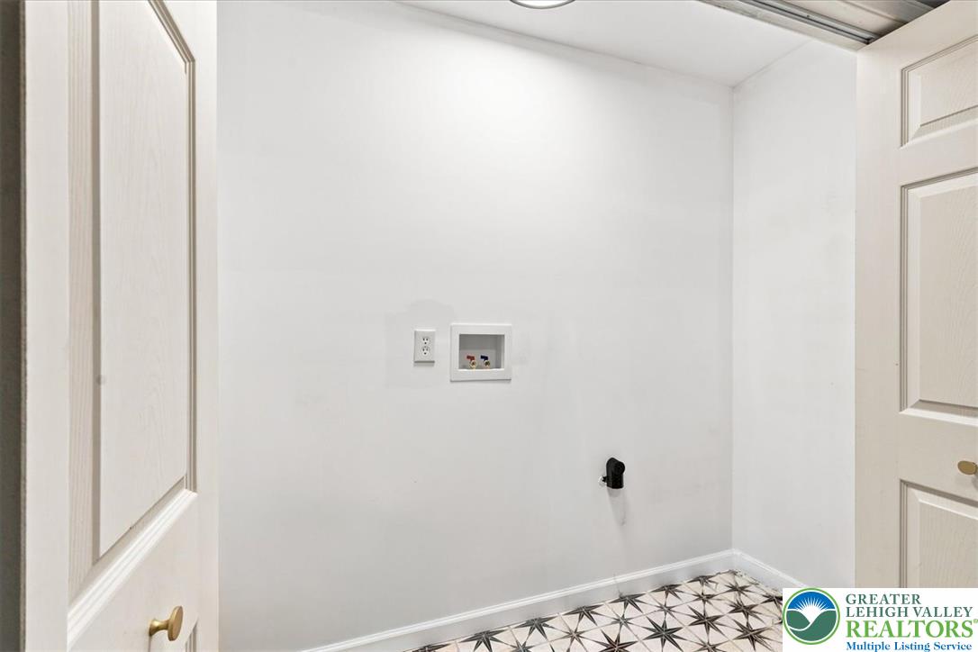 184 Sir Bradford Road Property Photo 24