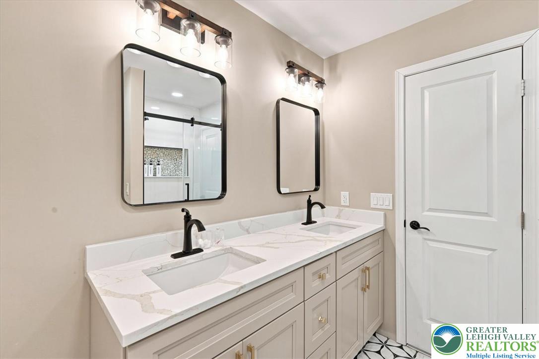 184 Sir Bradford Road Property Photo 32