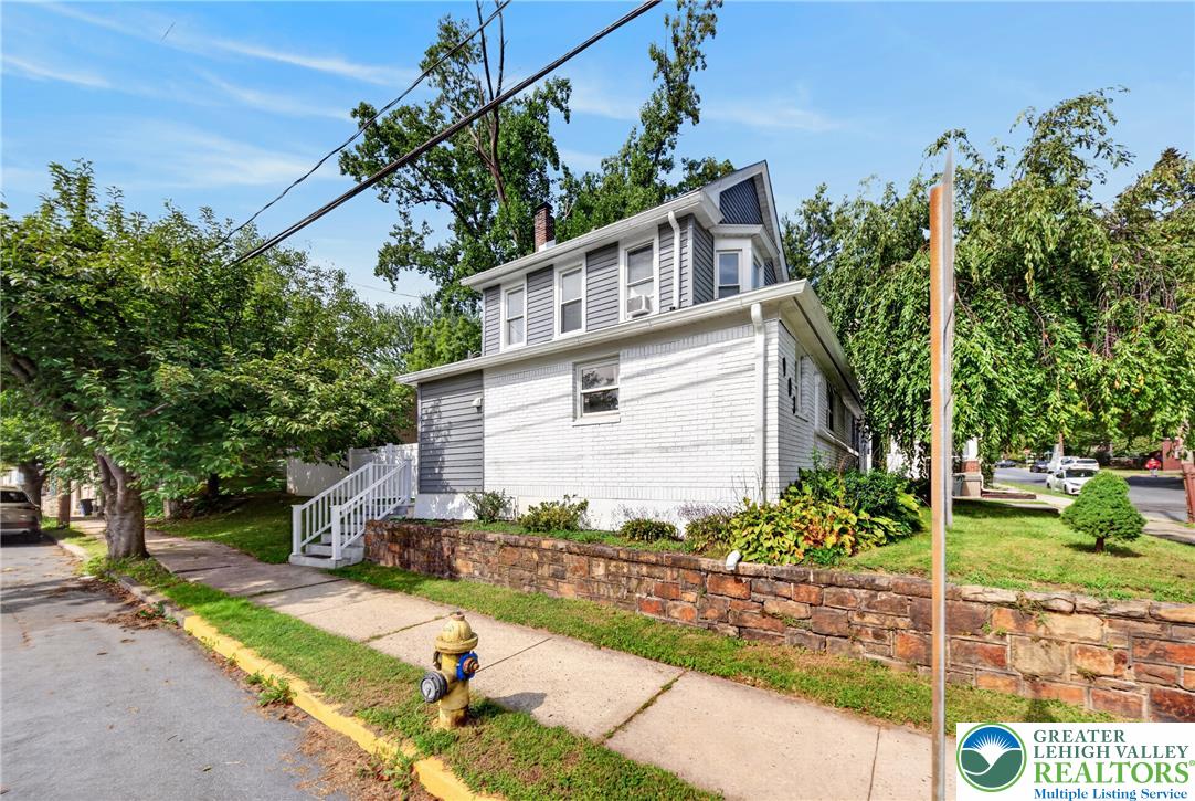 903 Seneca Street Property Photo 1