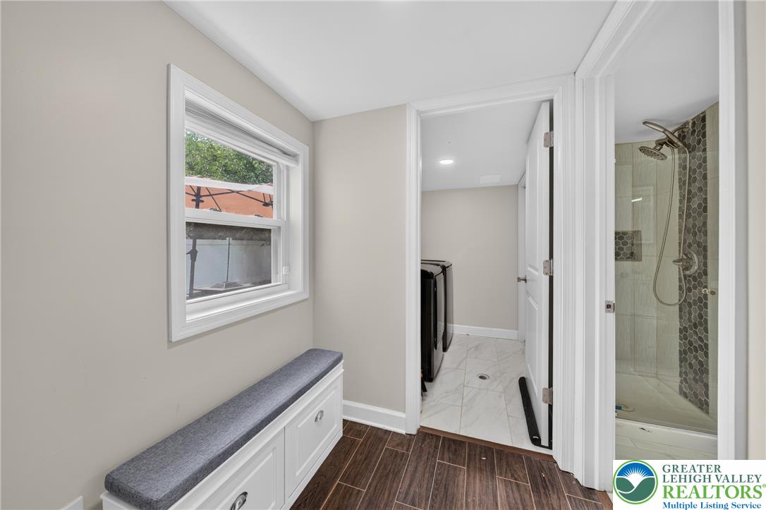 903 Seneca Street Property Photo 16