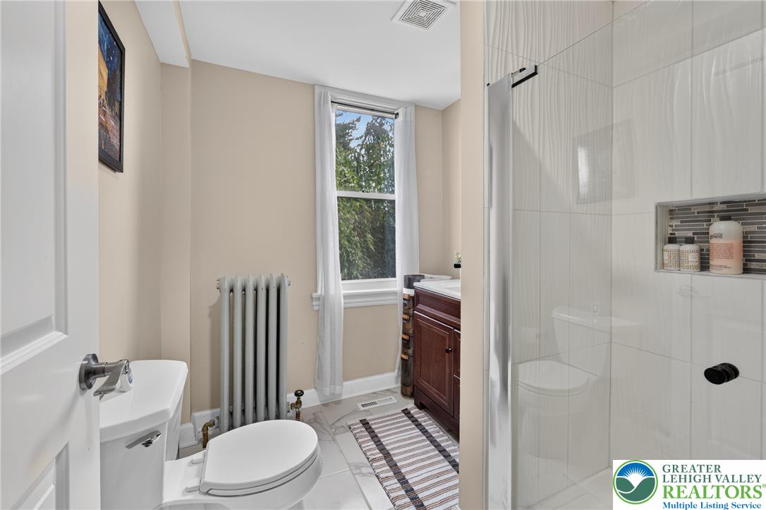 903 Seneca Street Property Photo 28